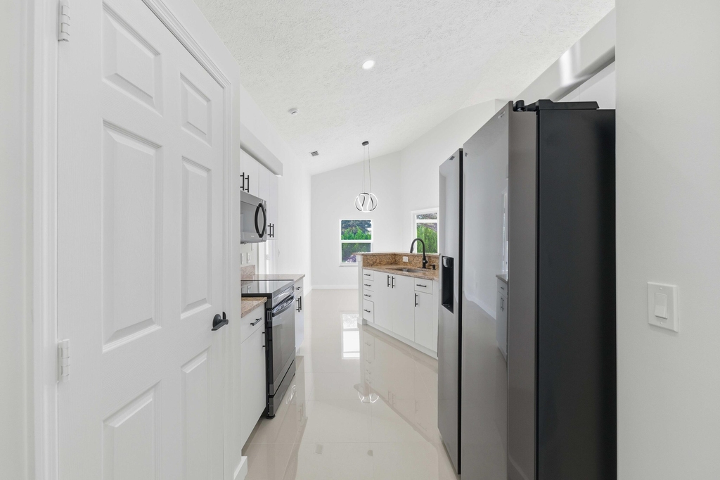 3031 Se Galt Circle - Photo 14