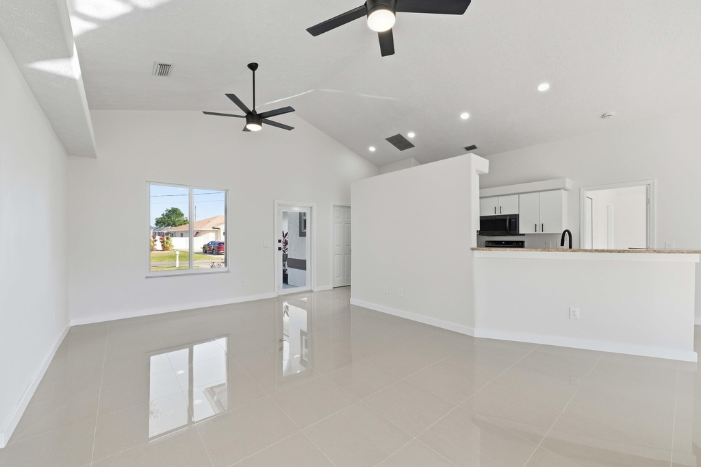 3031 Se Galt Circle - Photo 9