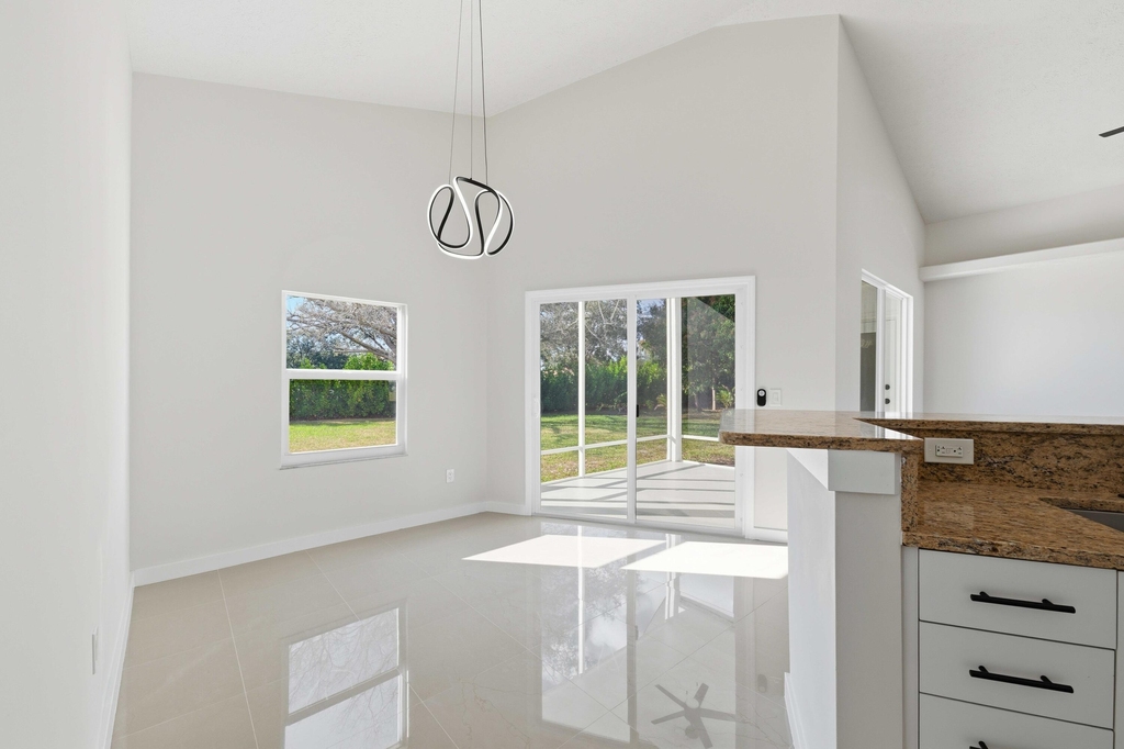 3031 Se Galt Circle - Photo 11