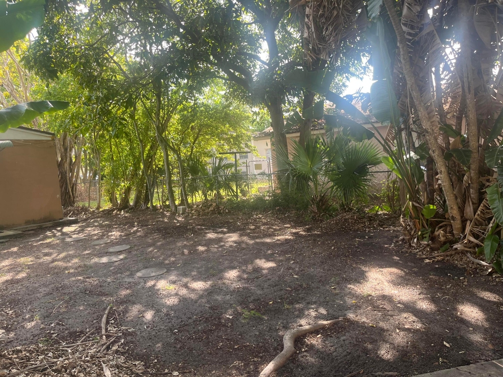 2025 Delphia Street - Photo 2