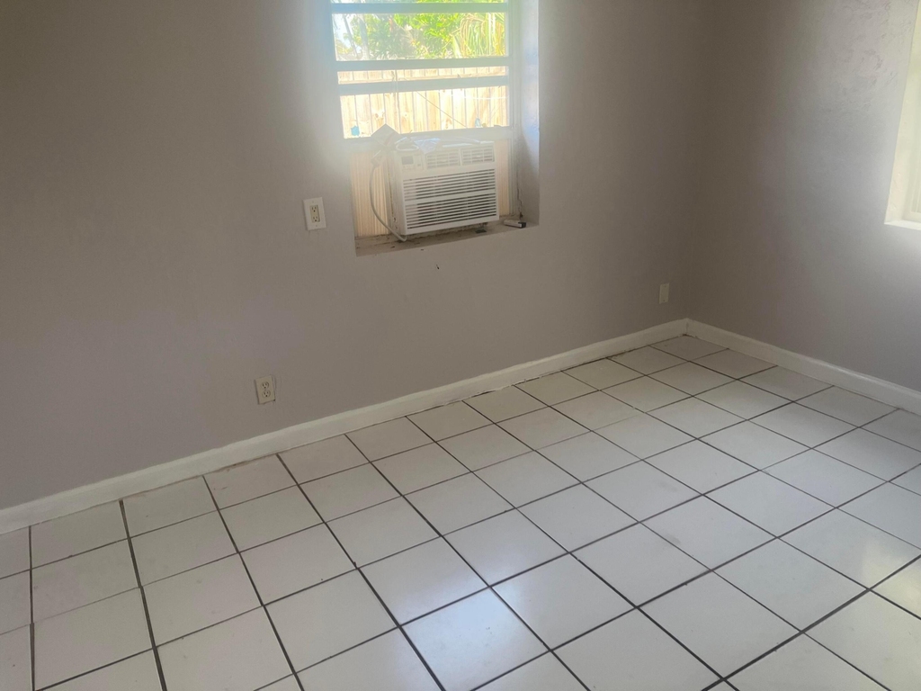 2025 Delphia Street - Photo 6