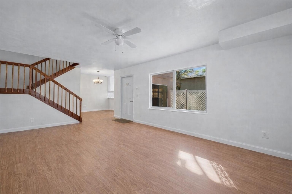 1945 Stratford Way - Photo 13