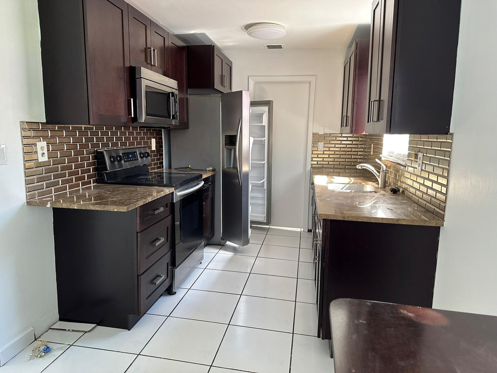 1705 Adams Street - Photo 5