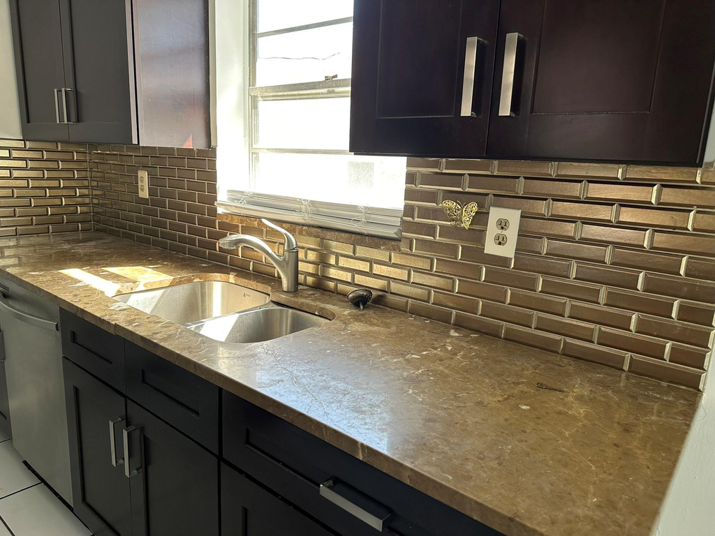 1705 Adams Street - Photo 4