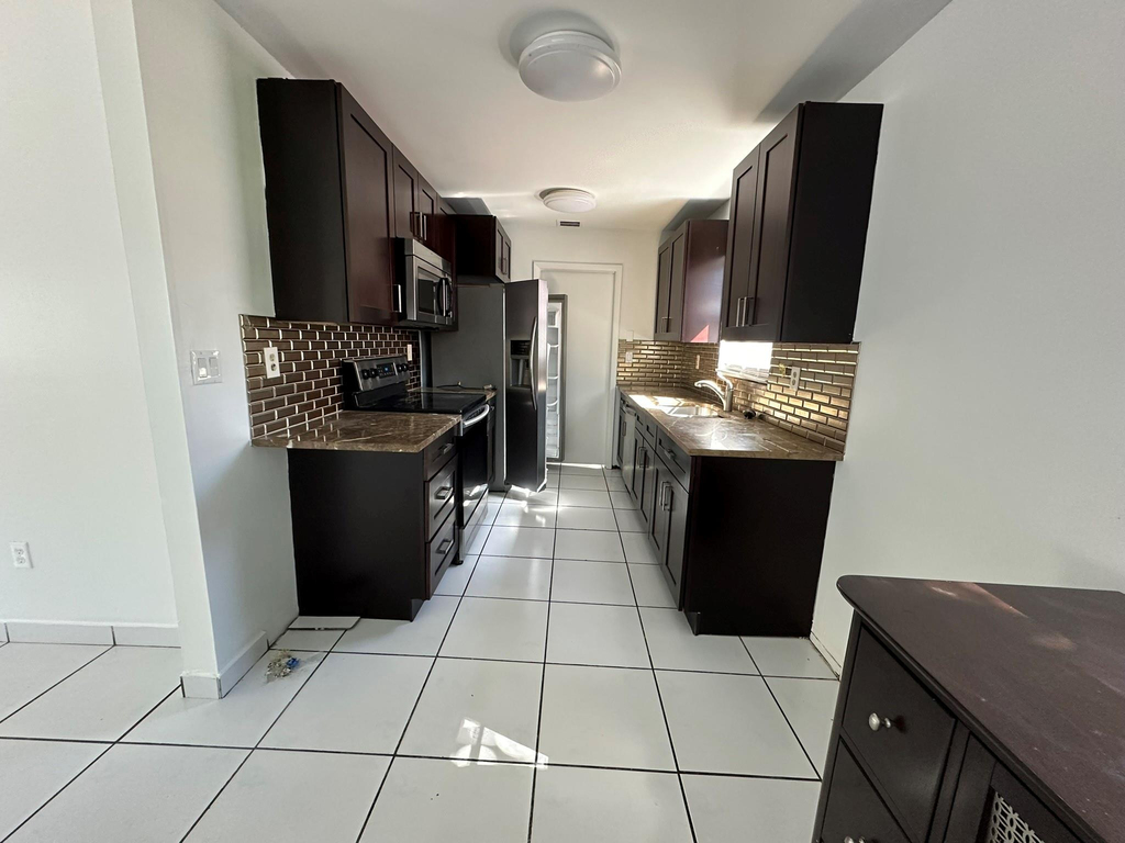 1705 Adams Street - Photo 2