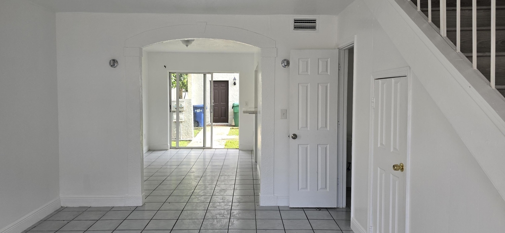 2306 Nw 52nd Avenue - Photo 0