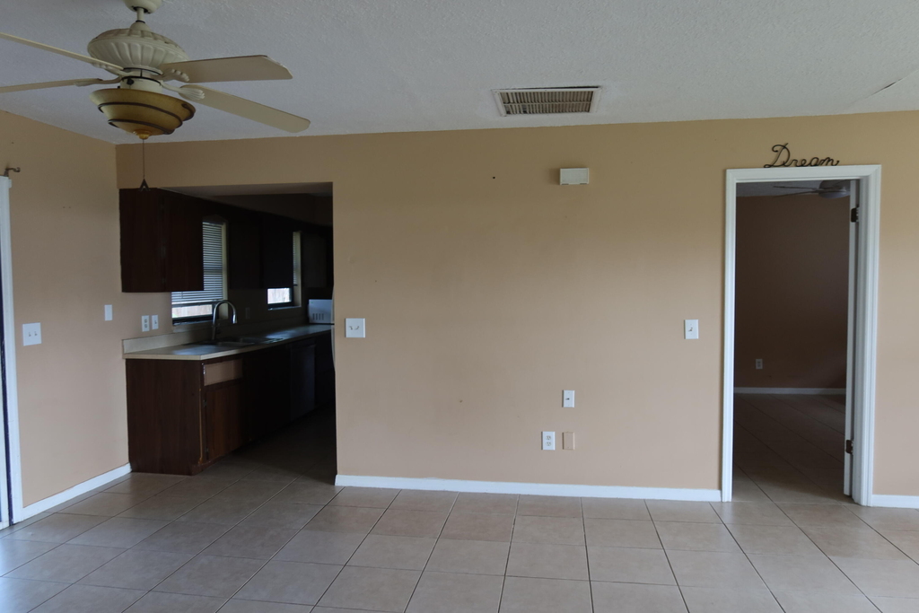 601 Se Polynesian Avenue - Photo 10