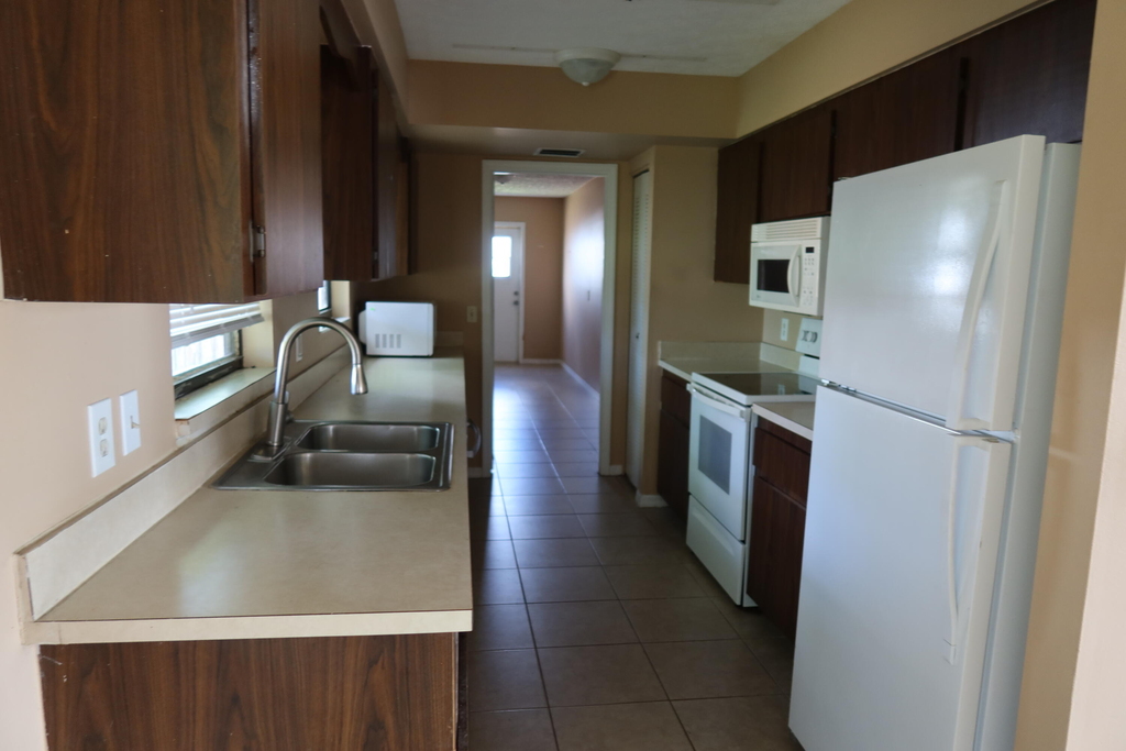 601 Se Polynesian Avenue - Photo 6