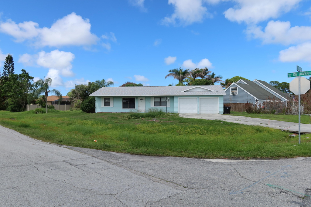 601 Se Polynesian Avenue - Photo 0