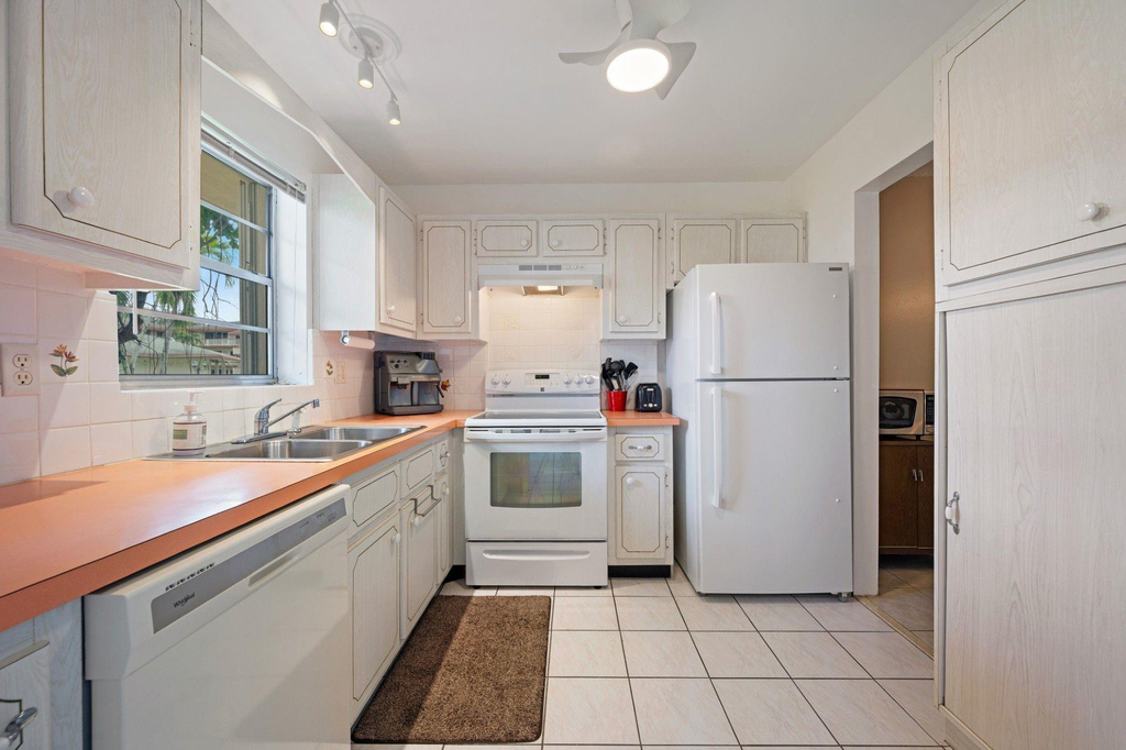 5300 Washington Street - Photo 2