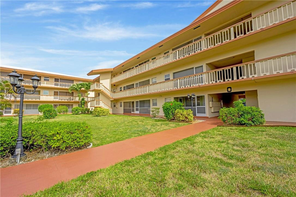 5300 Washington Street - Photo 0