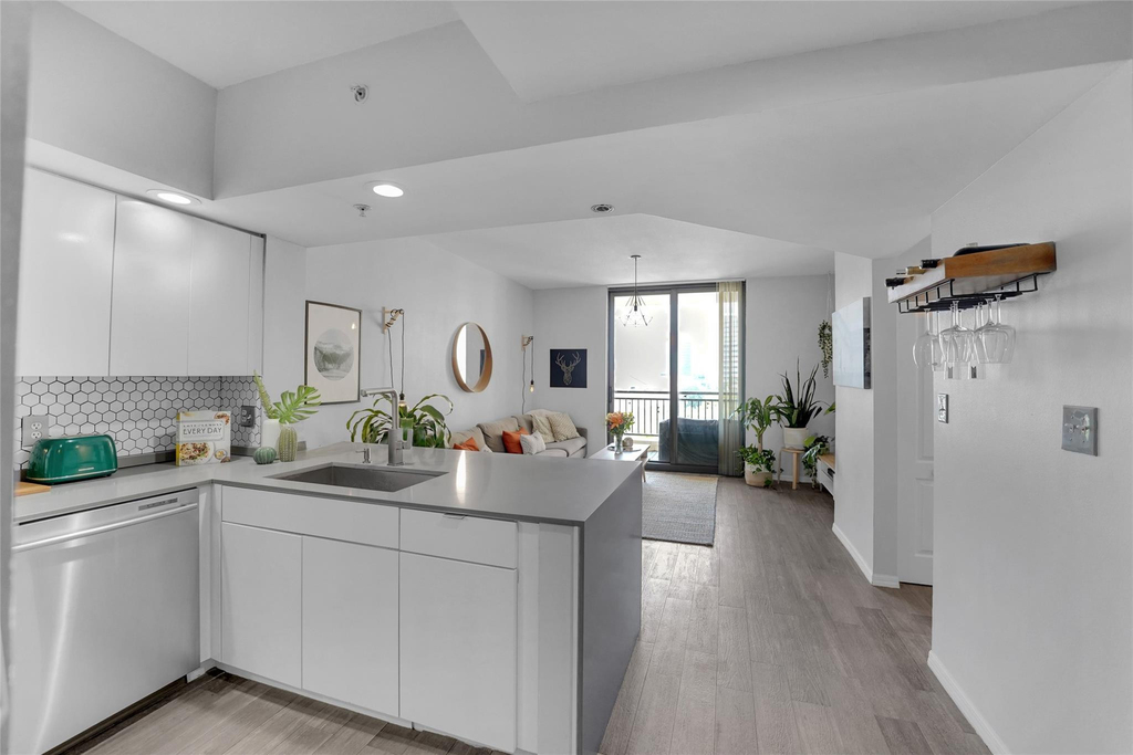 110 N Federal Highway - Photo 2