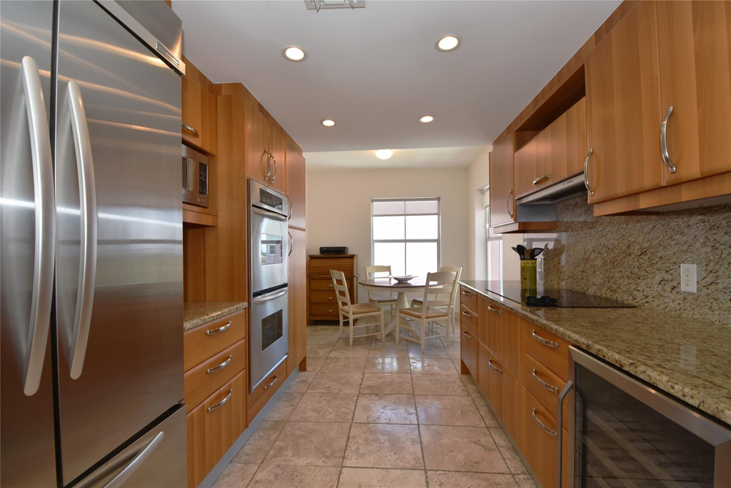 2051 Se 3rd Street - Photo 28