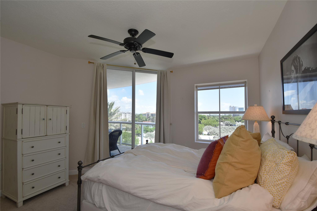 2051 Se 3rd Street - Photo 4
