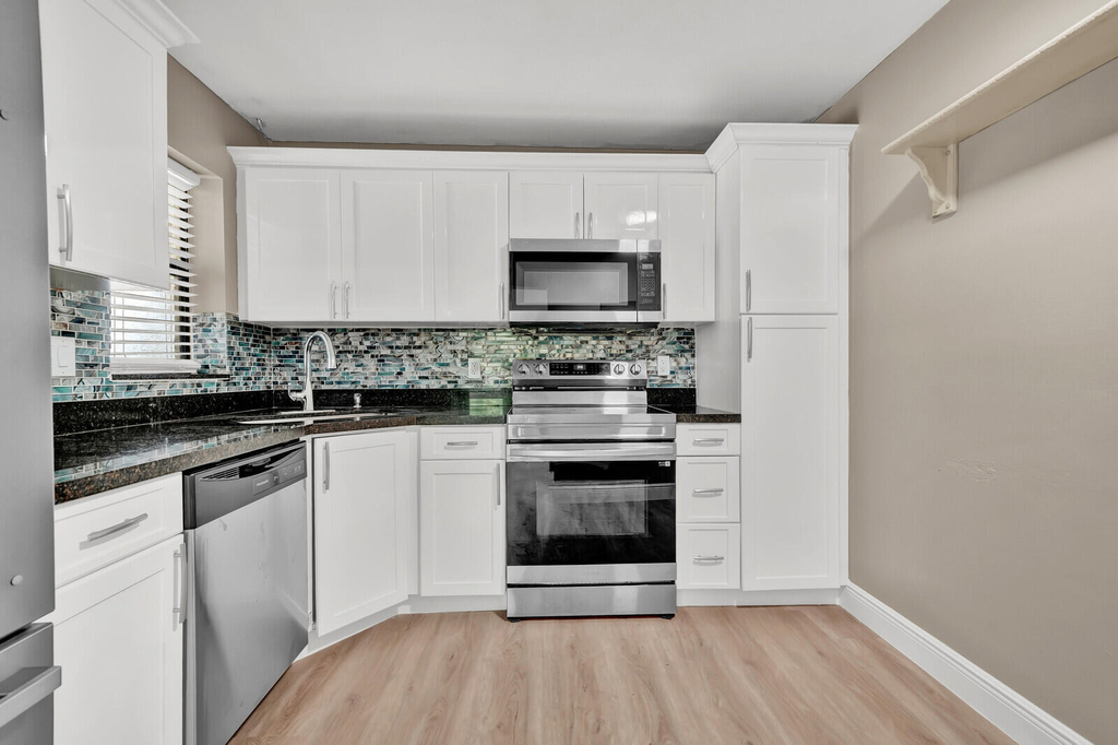 3287 Cocoplum Circle - Photo 4