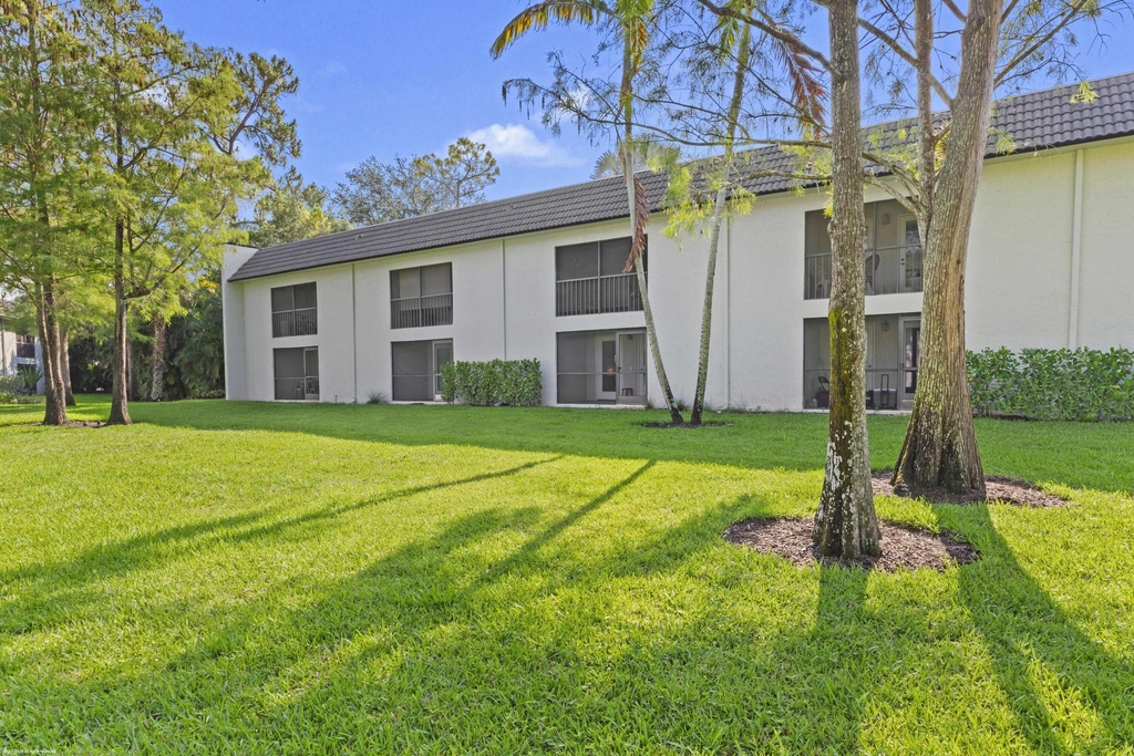 711 Forest Club Drive - Photo 16