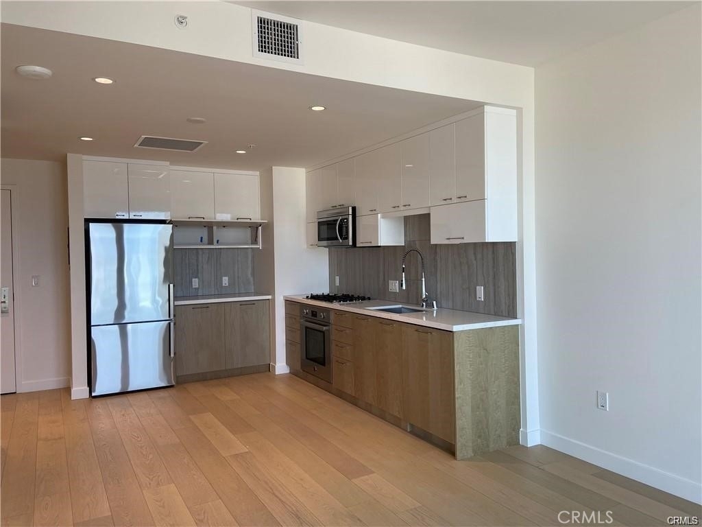 400 S Broadway - Photo 4