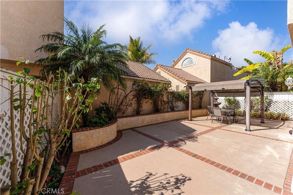12 Dominguez Street - Photo 24