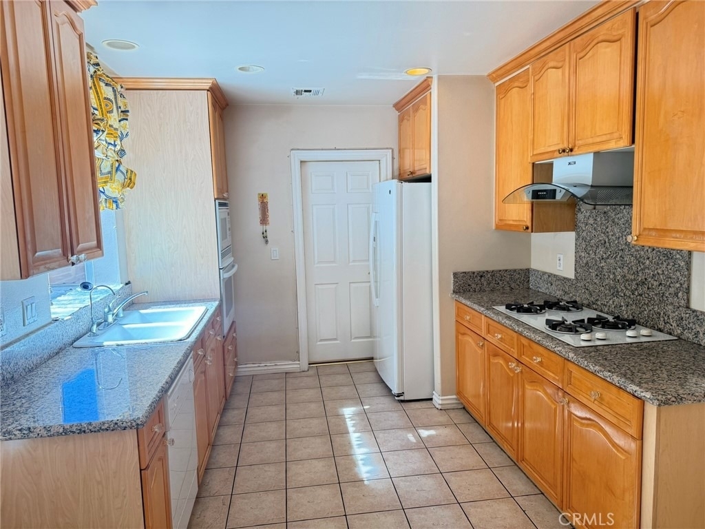 929 W Duarte Road - Photo 7