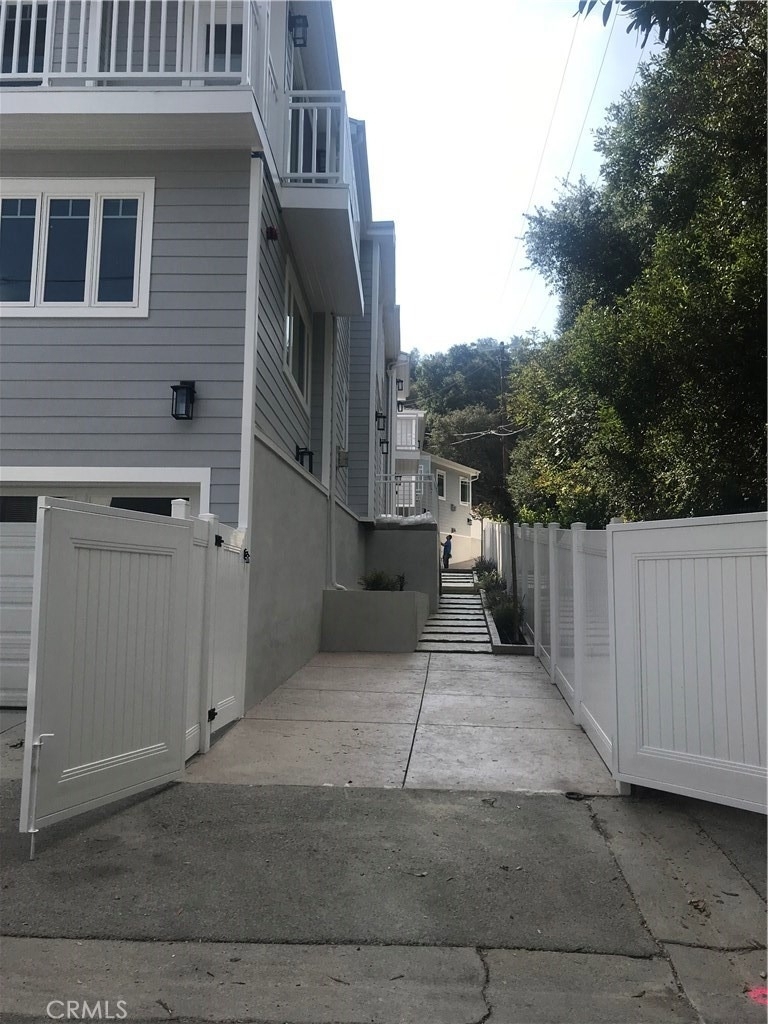 3698 1/2 Fredonia Drive - Photo 15