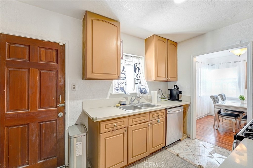 619 E Fairview - Photo 3