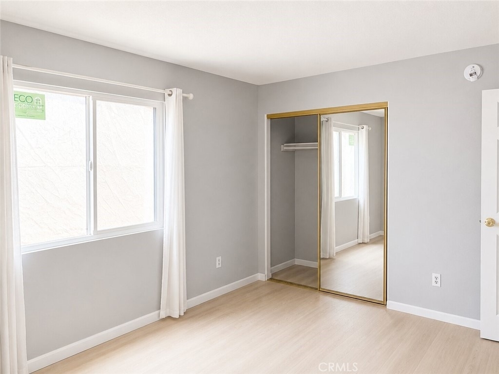 7035 Woodley Ave - Photo 8