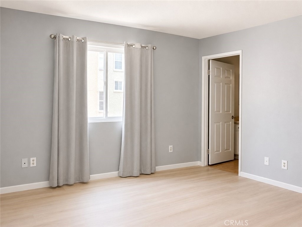 7035 Woodley Ave - Photo 10