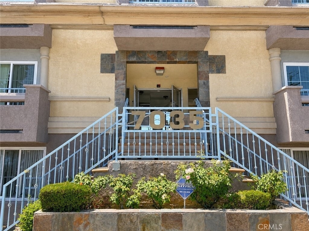 7035 Woodley Ave - Photo 14
