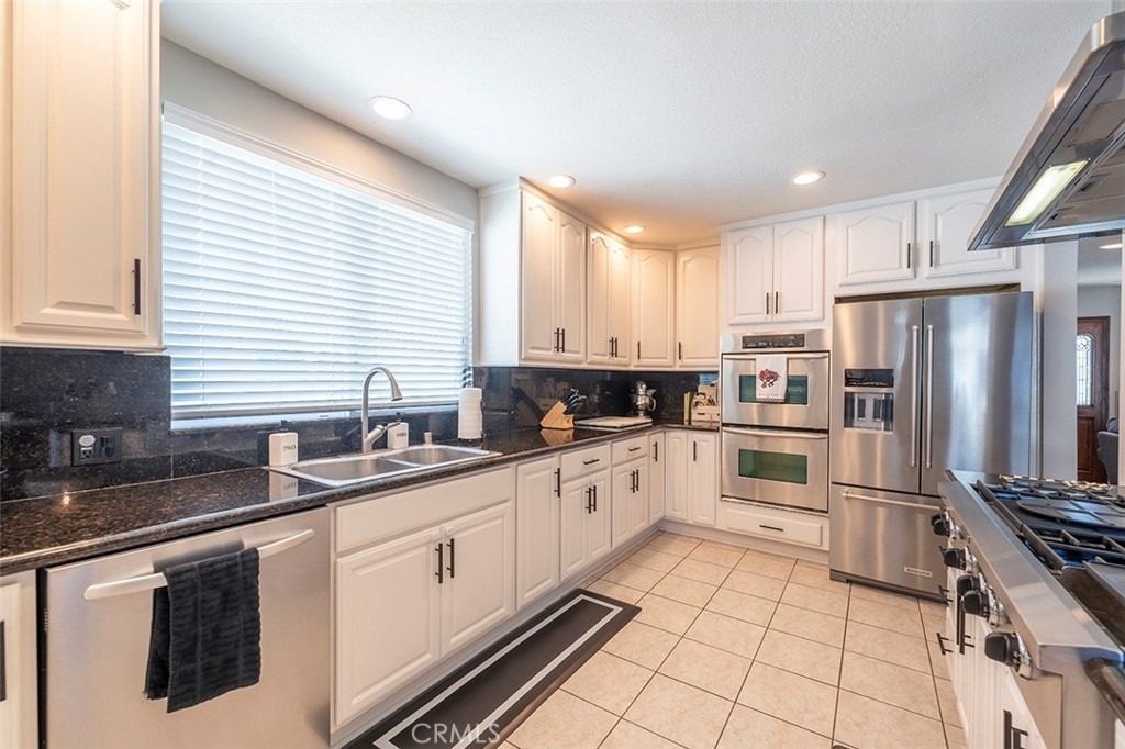 18417 Glenburn Avenue - Photo 10