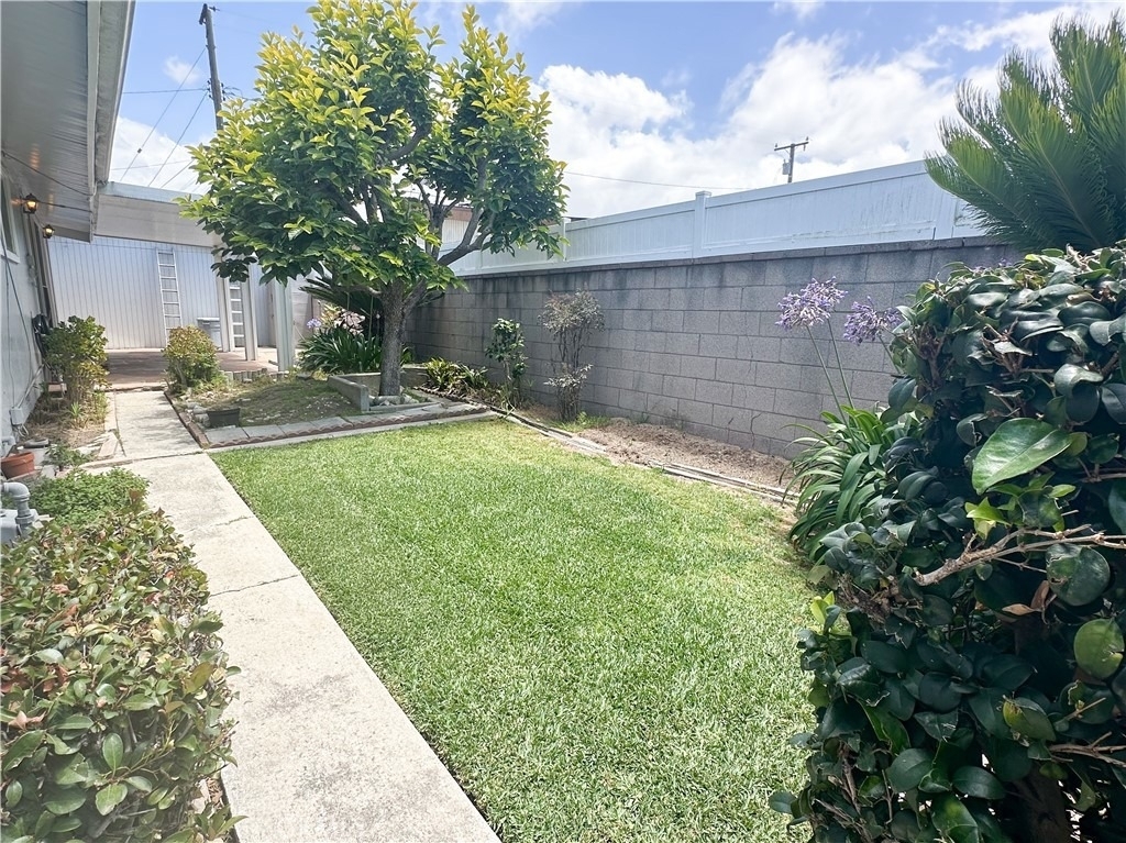 2314 W 165th St. - Photo 33