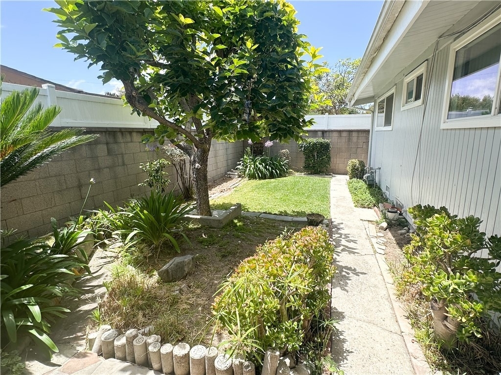 2314 W 165th St. - Photo 32