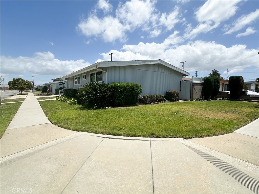2314 W 165th St. - Photo 2