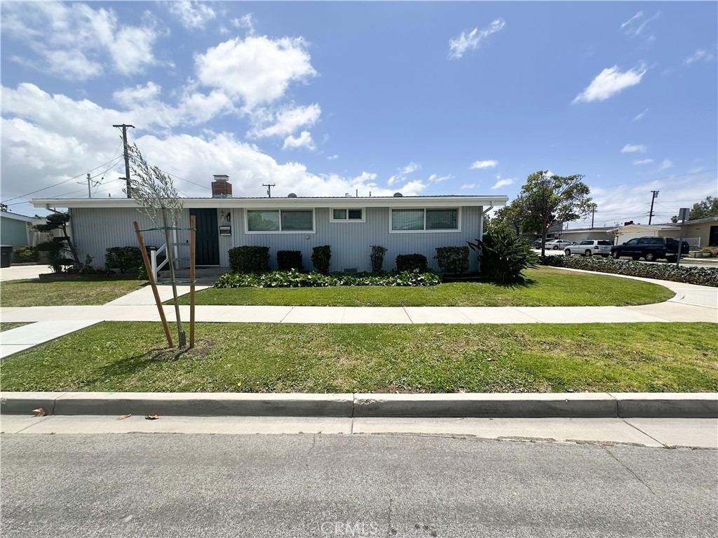 2314 W 165th St. - Photo 1