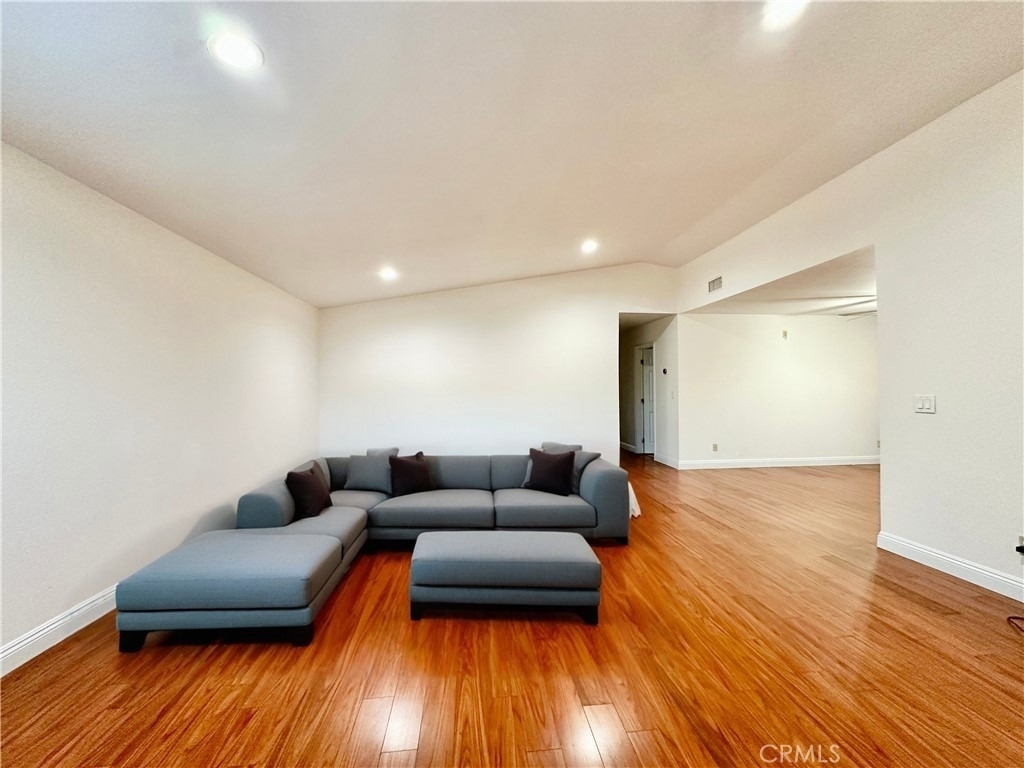 18113 Elaine Avenue - Photo 3
