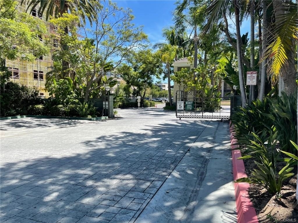 2233 Martin - Photo 2