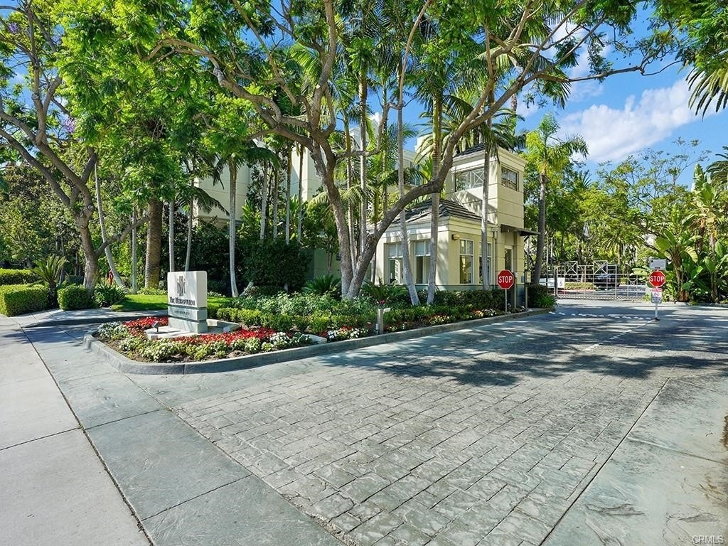 2233 Martin - Photo 0