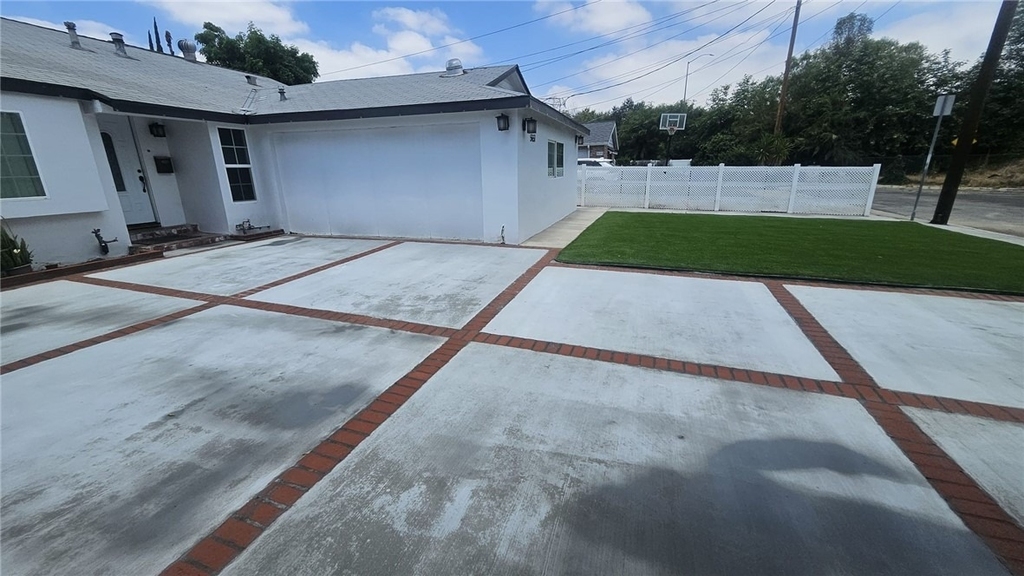 5651 Radford Avenue - Photo 2