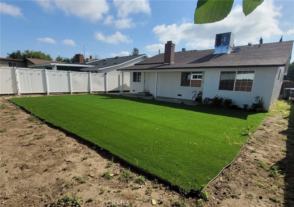 5651 Radford Avenue - Photo 8