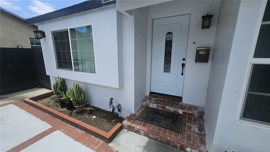 5651 Radford Avenue - Photo 3