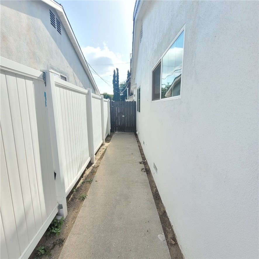 5651 Radford Avenue - Photo 36