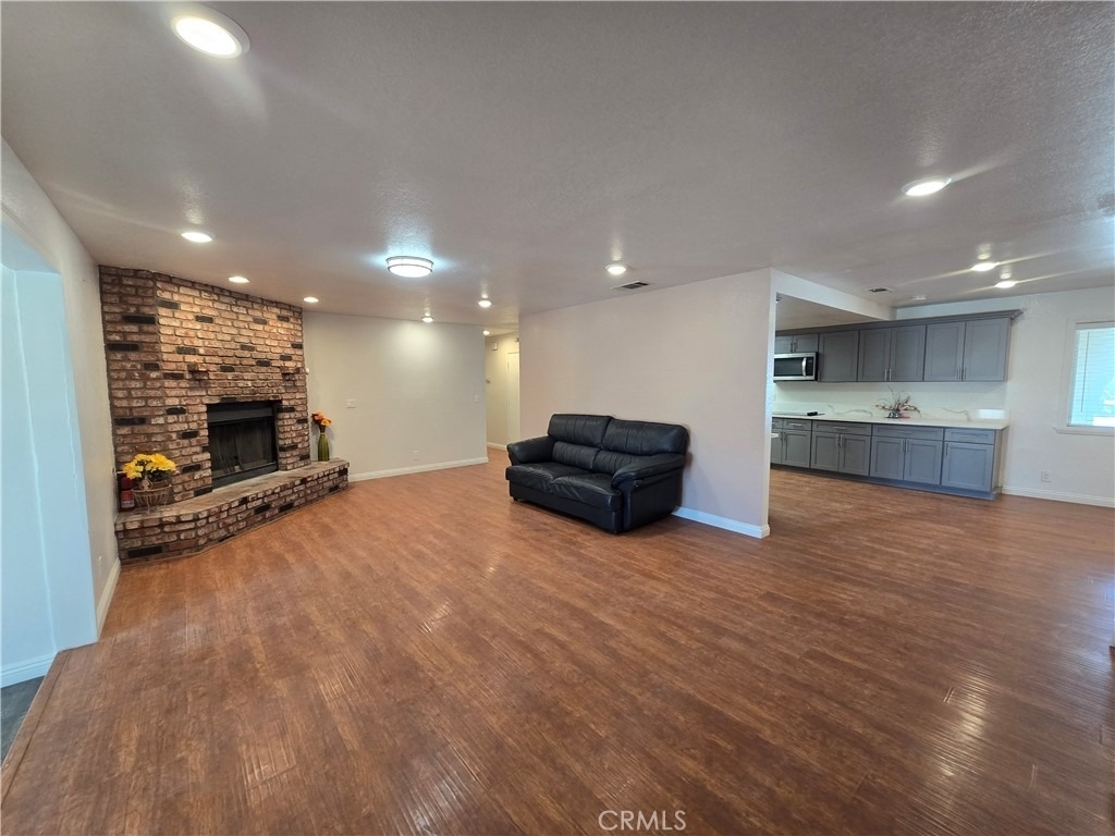 7215 Lyons - Photo 9