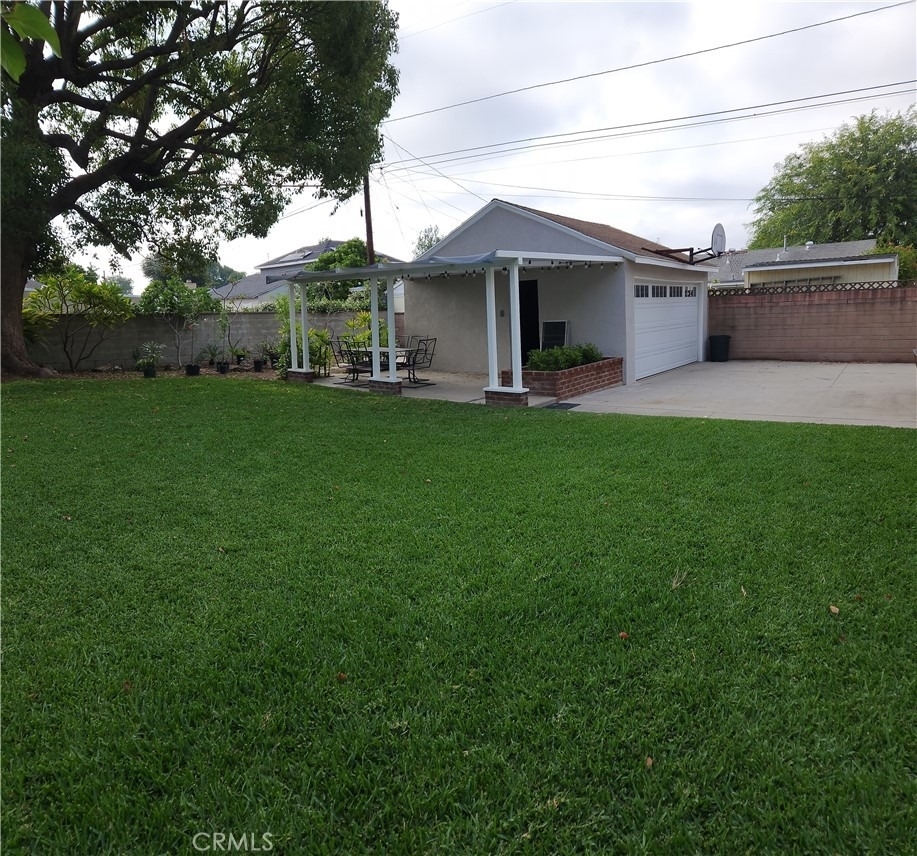 1310 Mayflower Avenue - Photo 4