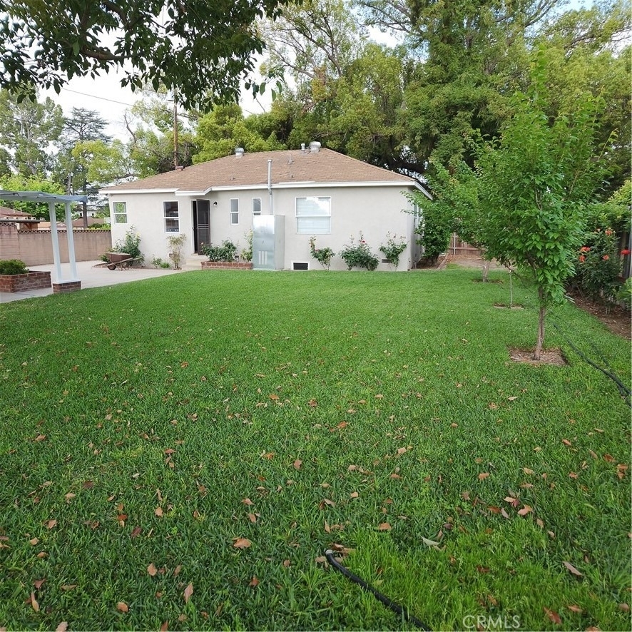 1310 Mayflower Avenue - Photo 2