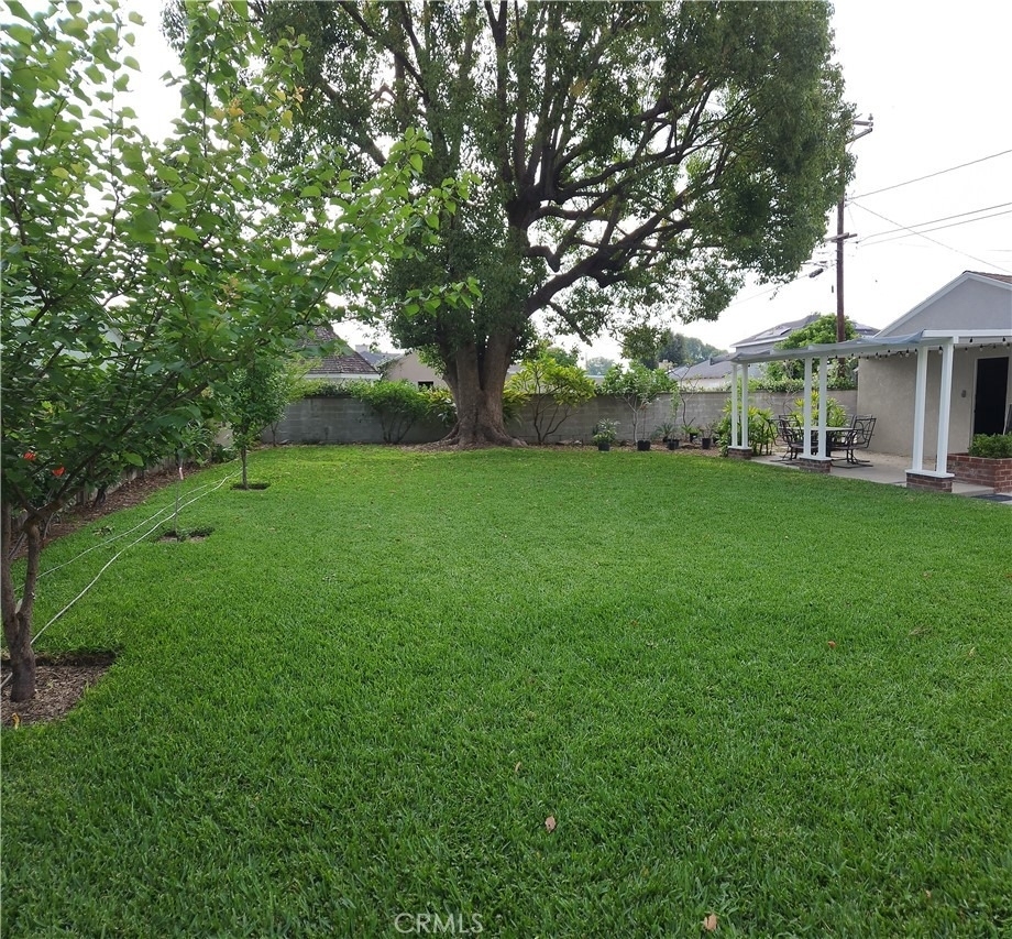1310 Mayflower Avenue - Photo 3
