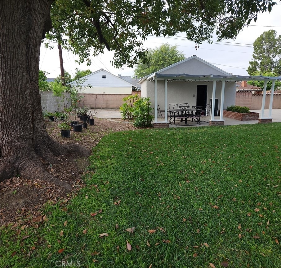 1310 Mayflower Avenue - Photo 5