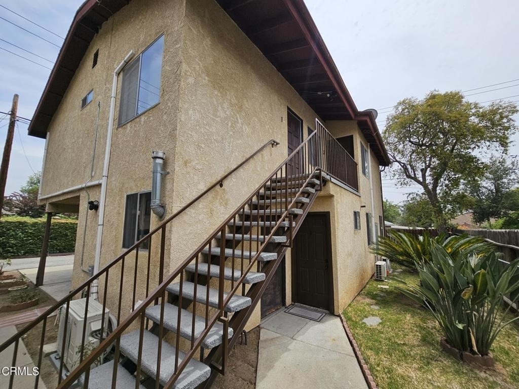 1980 E Villa Street - Photo 0