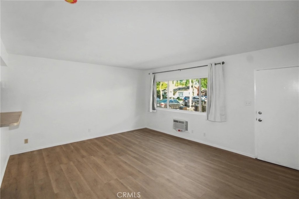 1010 E 32nd - Photo 2