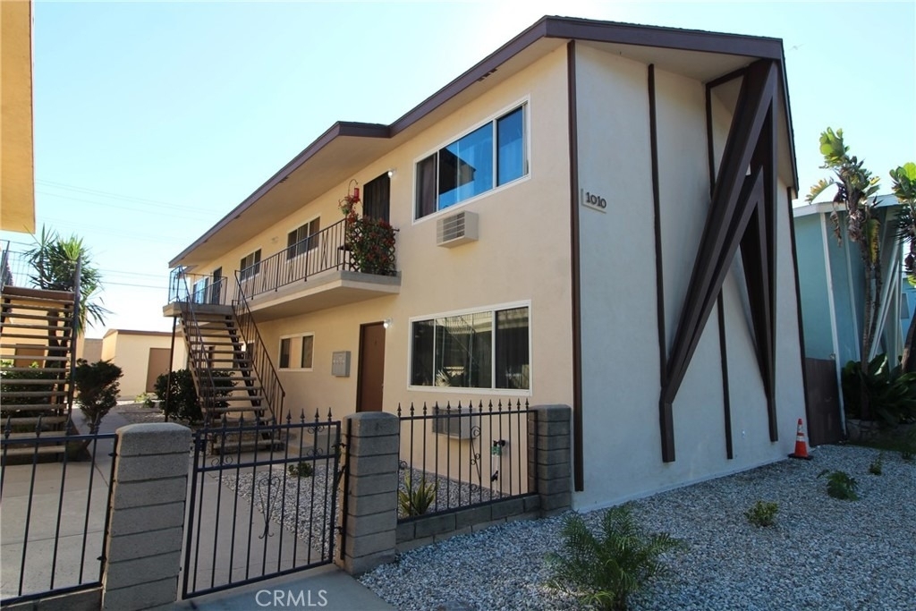 1010 E 32nd - Photo 0
