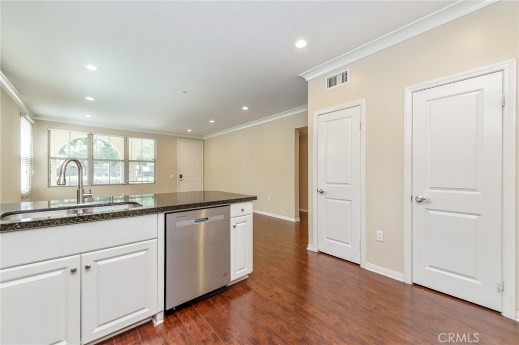 166 Coralwood - Photo 9