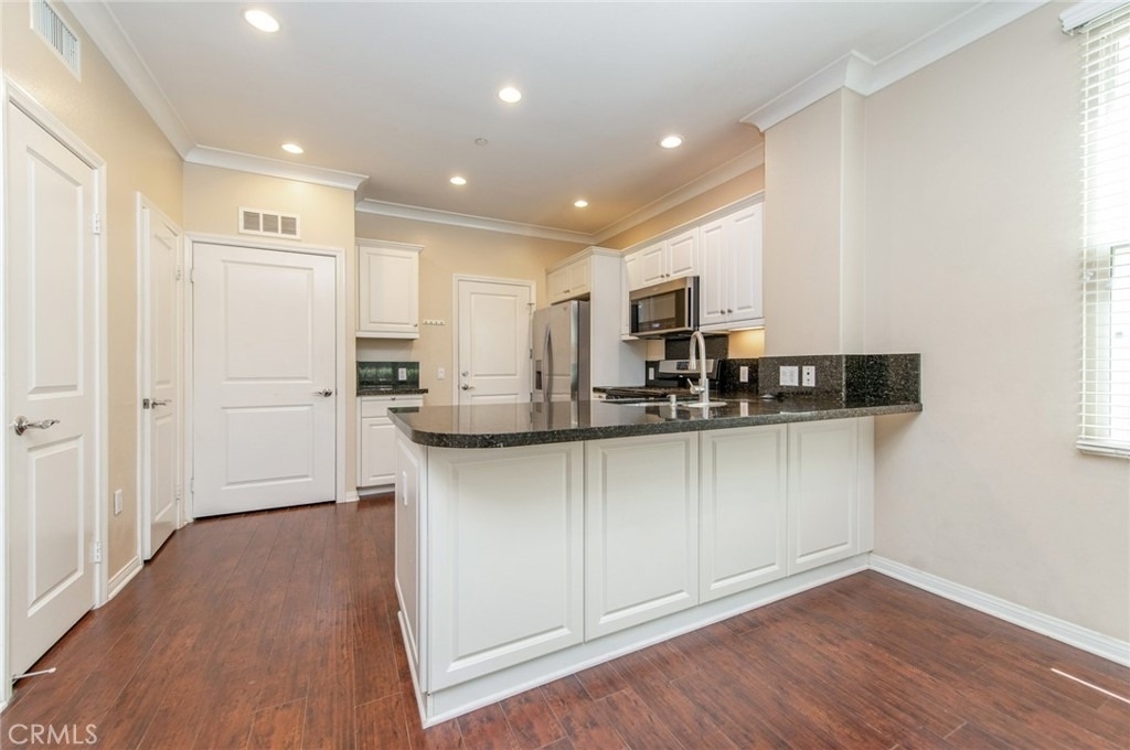 166 Coralwood - Photo 5